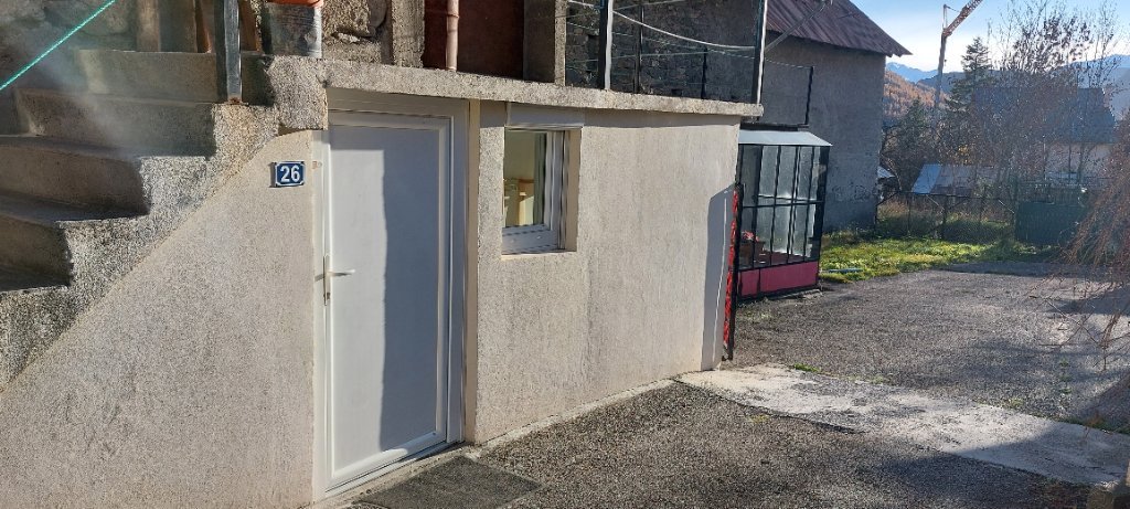 APARTMENT 1 ROOM TO RENT - BRIANCON - 27.29 m2 - 520€ including tenant fees