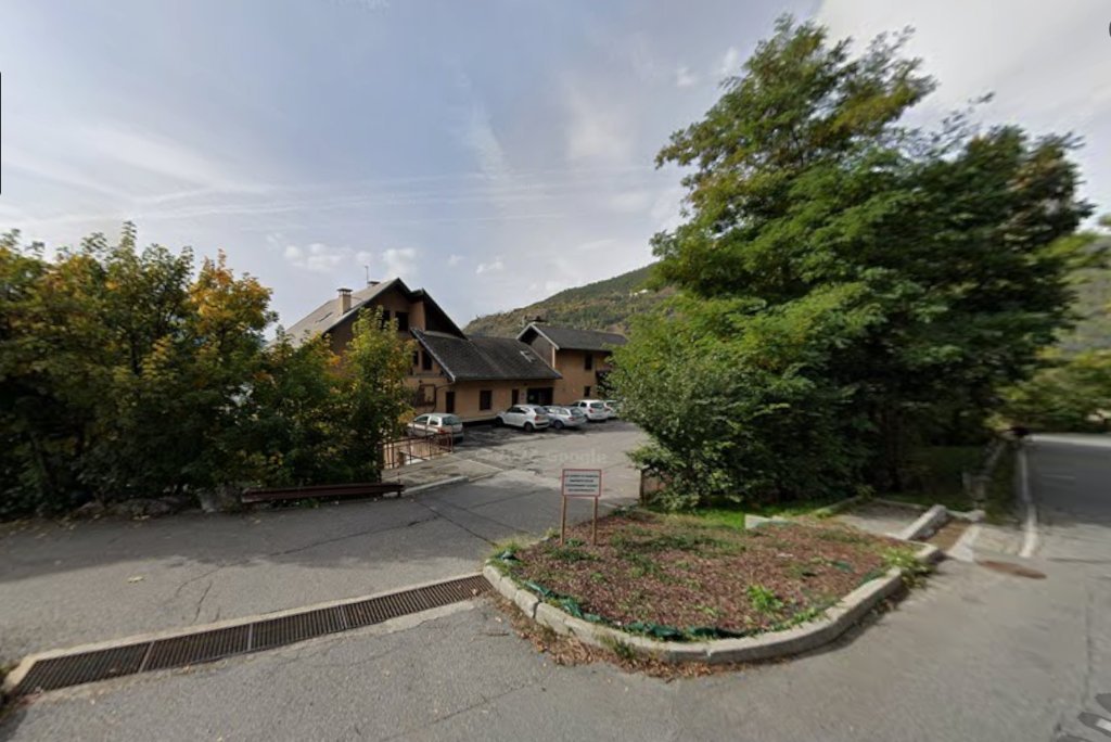 GARAGE A LOUER - BRIANCON - 104�&euro; charges comprises par mois