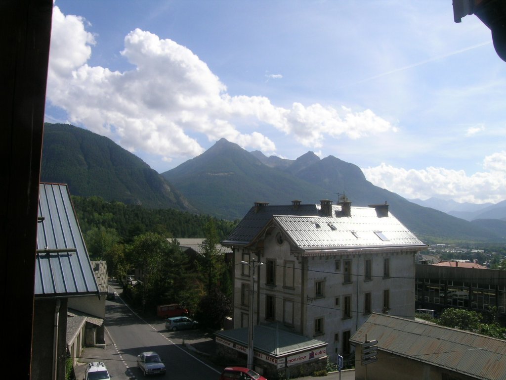 APARTMENT 2 ROOMS TO RENT - BRIANCON - 35.41 m2 - 550€ including tenant fees