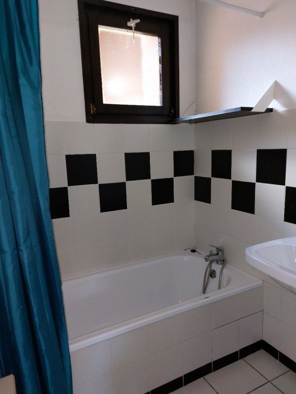 STUDIO TO RENT - BRIANCON - 47.56 m2 - 625 &euro; including tenant fees