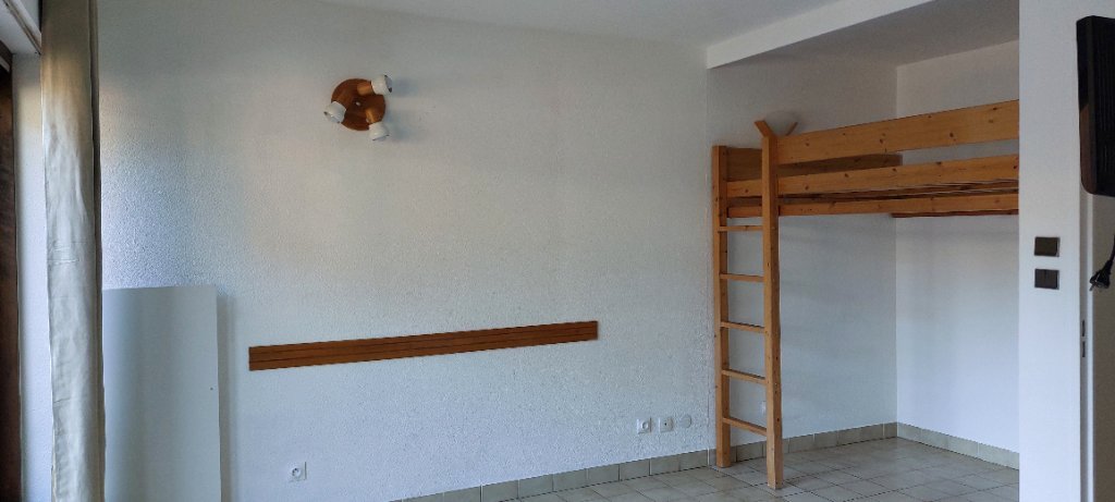 STUDIO A LOUER - BRIANCON - 21.74 m2 - 555�&euro; charges comprises par mois