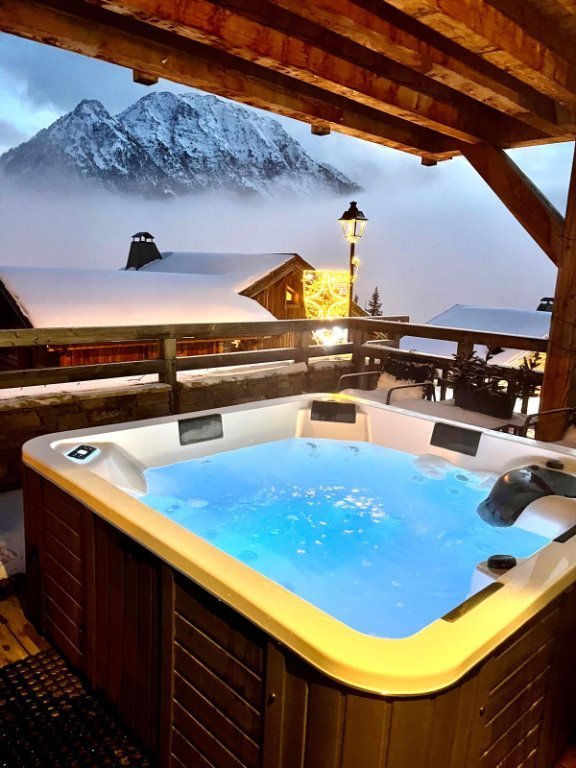 CHALET FOR SALE - MONTGENEVRE VILLAGE - 190 m2 - 2 500 000 &euro;