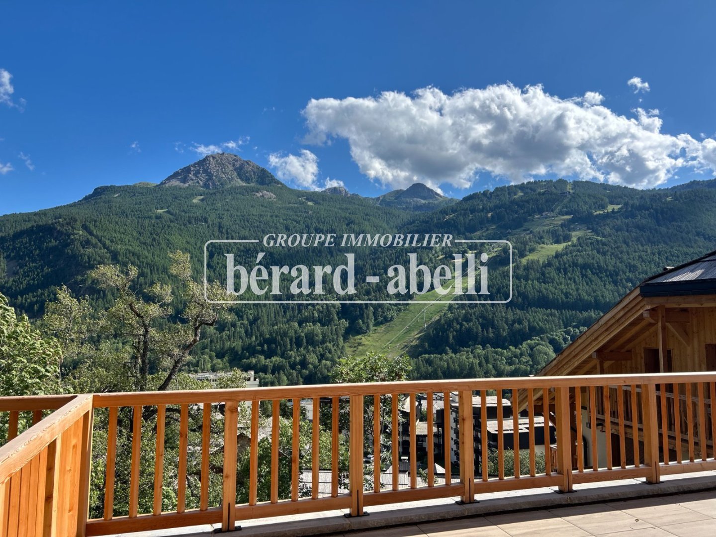 APPARTEMENT T2 + CABINE A VENDRE - ST CHAFFREY - 45.91 m2 - 405 000 &euro;