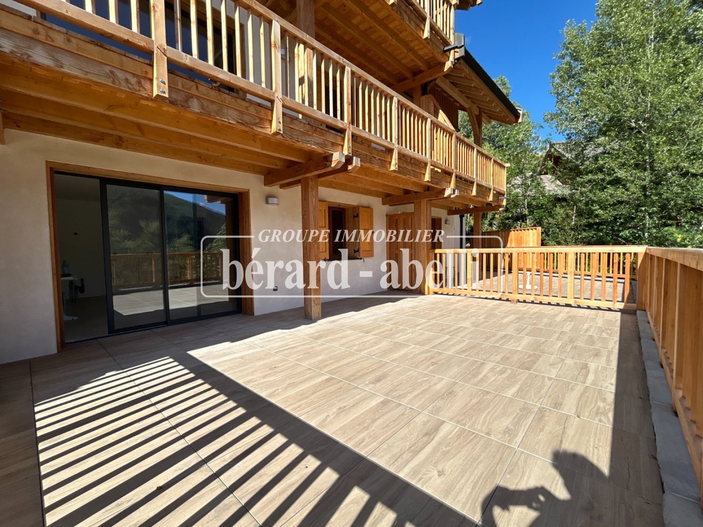 APPARTEMENT T2 + CABINE A VENDRE - ST CHAFFREY - 45.91 m2 - 405 000 &euro;