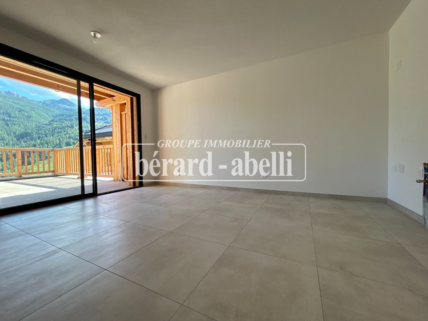 APPARTEMENT T2 + CABINE A VENDRE - ST CHAFFREY - 45.91 m2 - 405 000 &euro;