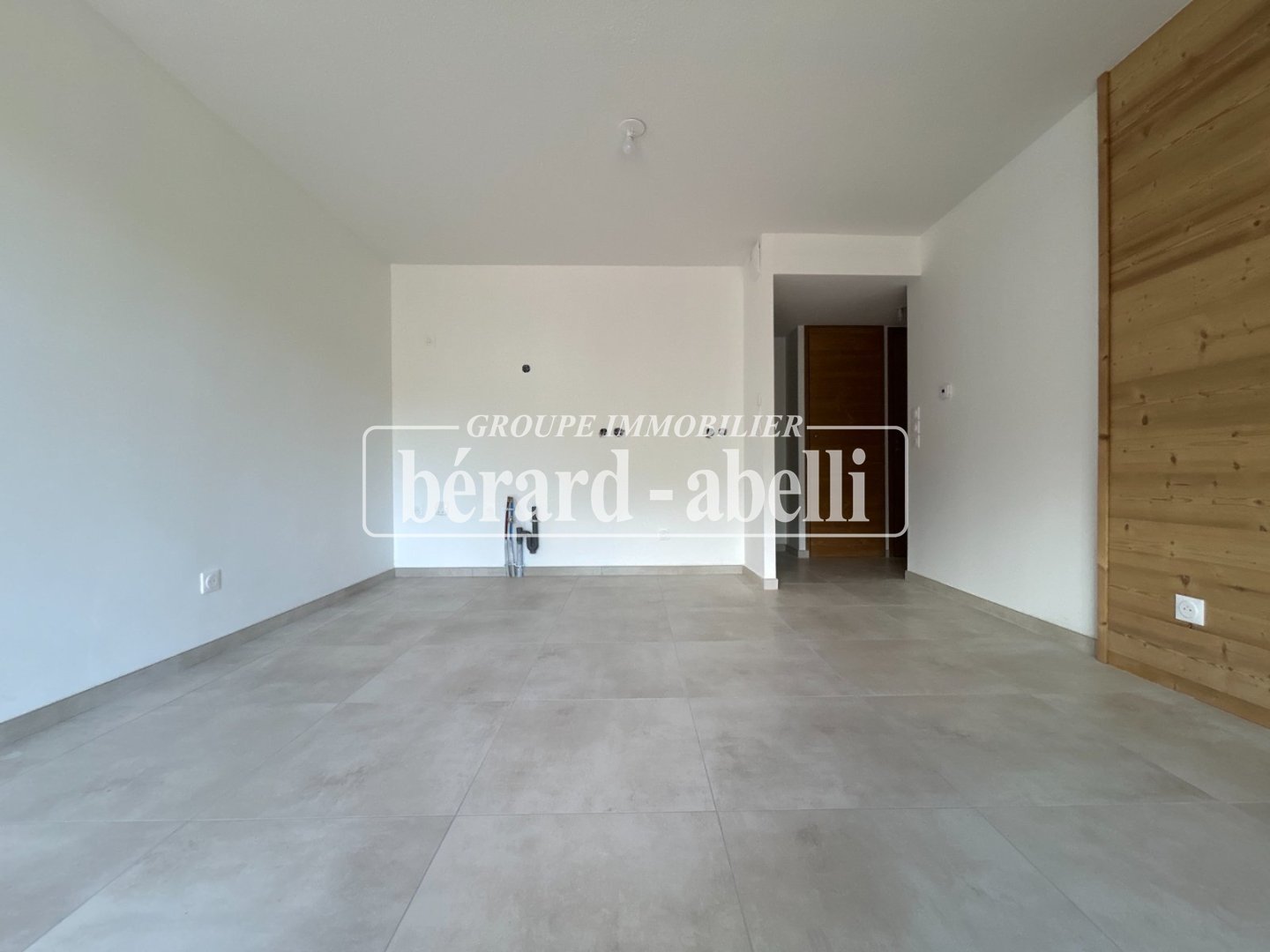 APPARTEMENT T2 + CABINE A VENDRE - ST CHAFFREY - 45.91 m2 - 405 000 &euro;
