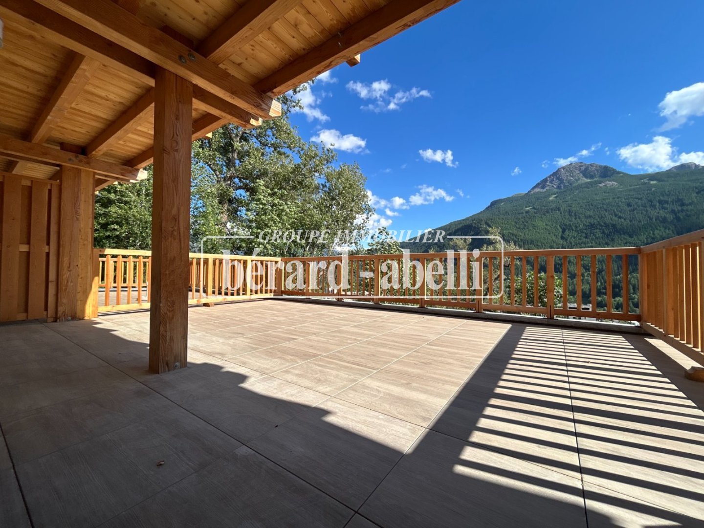 APPARTEMENT T2 + CABINE A VENDRE - ST CHAFFREY - 45.91 m2 - 405 000 &euro;